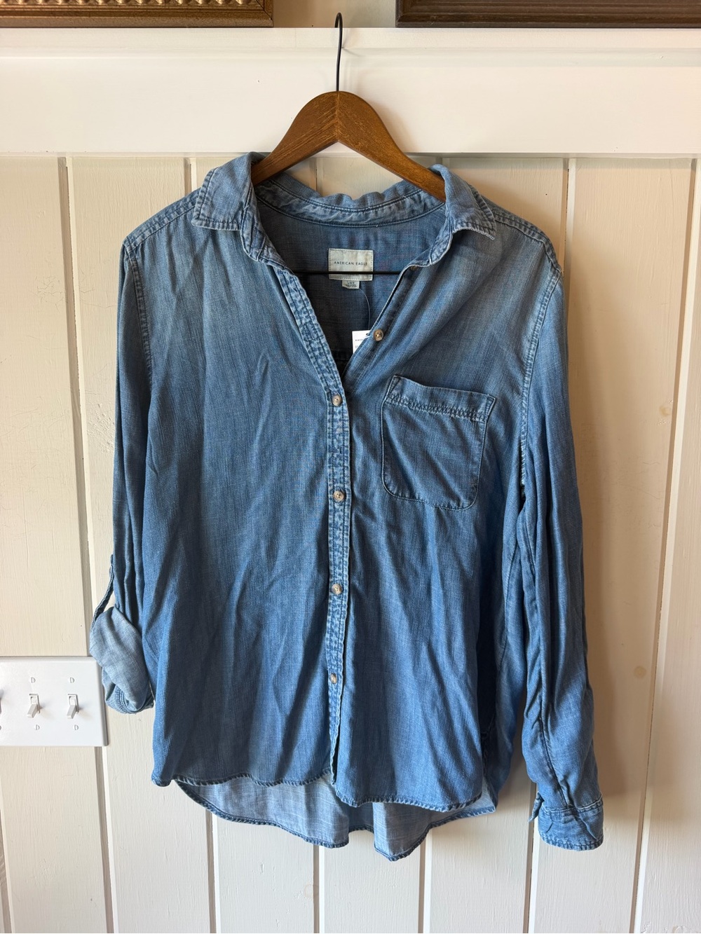 NWT American Eagle Classic Medium Blue Denim Button-Down Shirt, Size Large